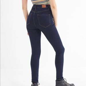 bdg twig high-rise jean dark wash size 28